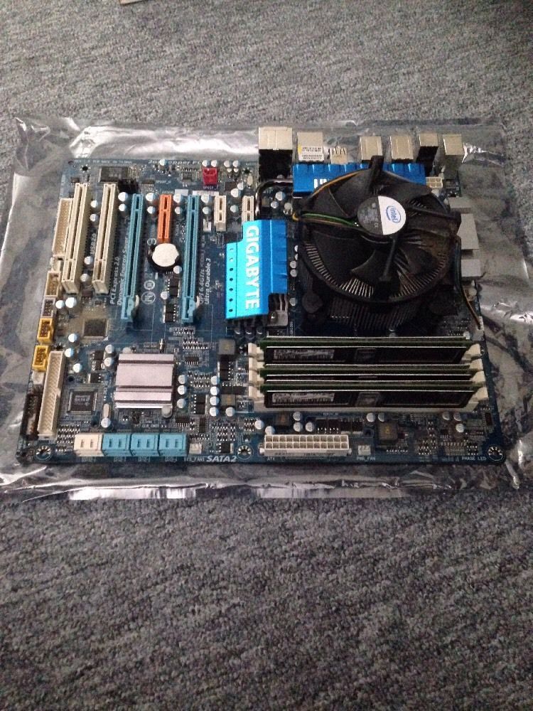 GIGABYTE GA-EX58-UD3R Motherboard 6GB DDR3 RAM Intel Core i7 CPU